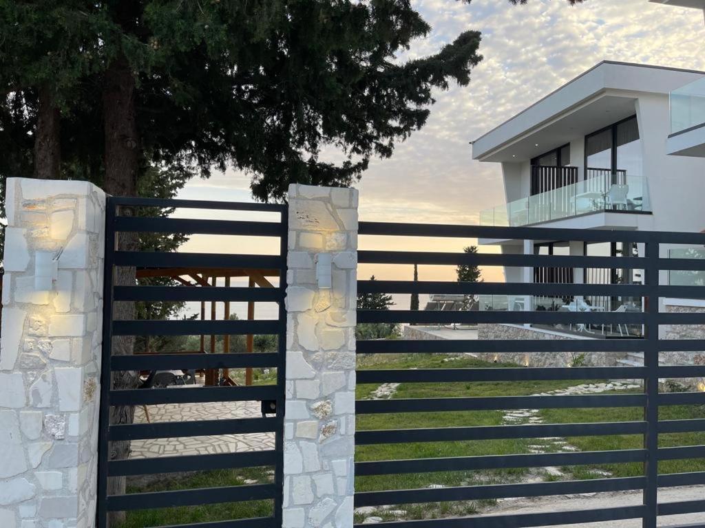 Summer Wine Boutique Hotel Dhërmi エクステリア 写真