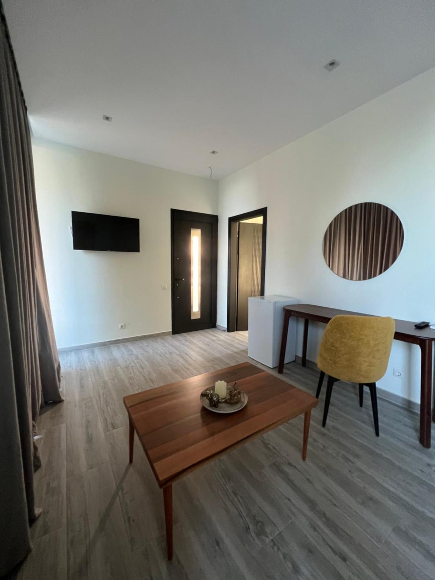 Summer Wine Boutique Hotel Dhërmi エクステリア 写真