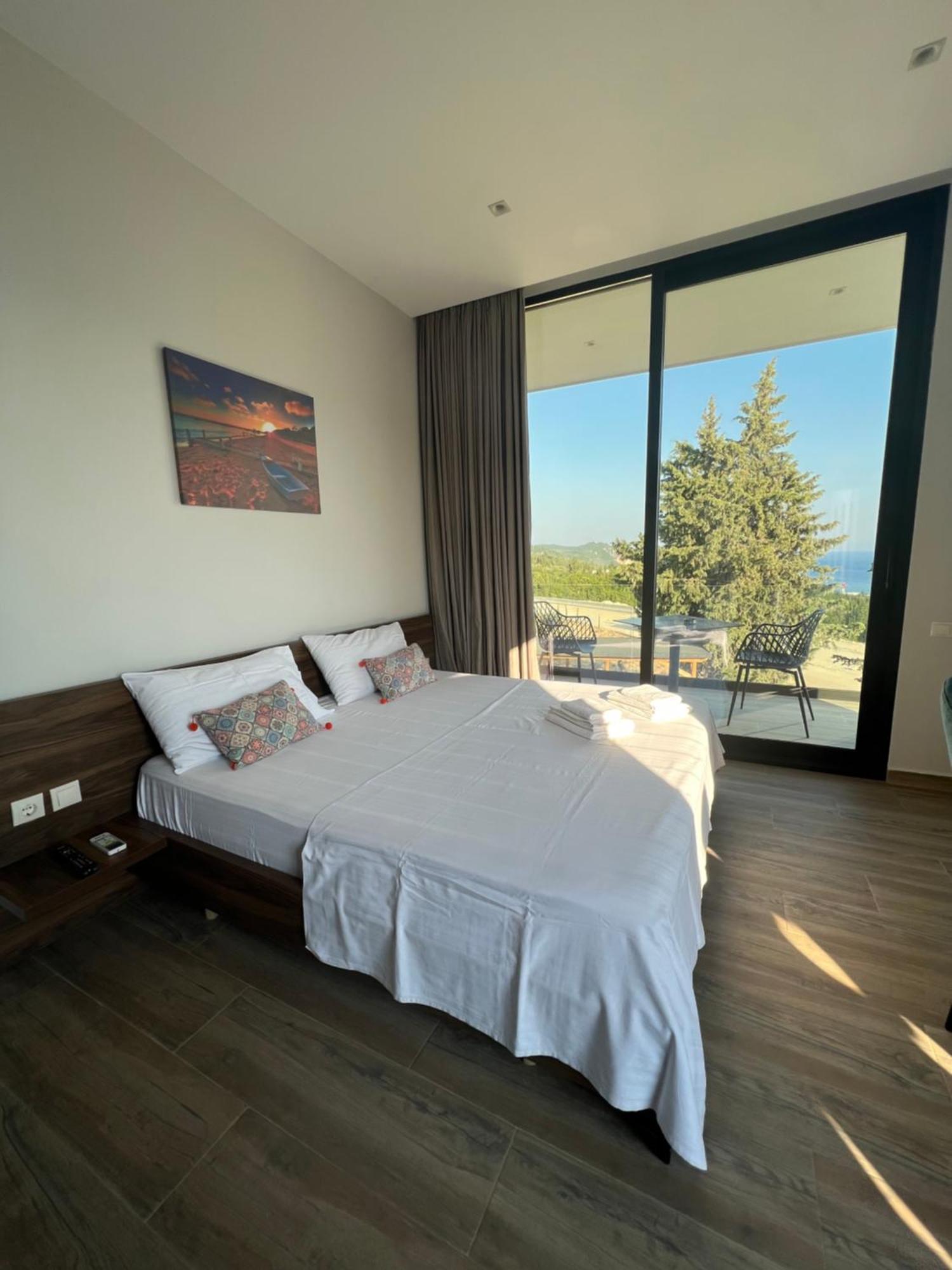 Summer Wine Boutique Hotel Dhërmi エクステリア 写真